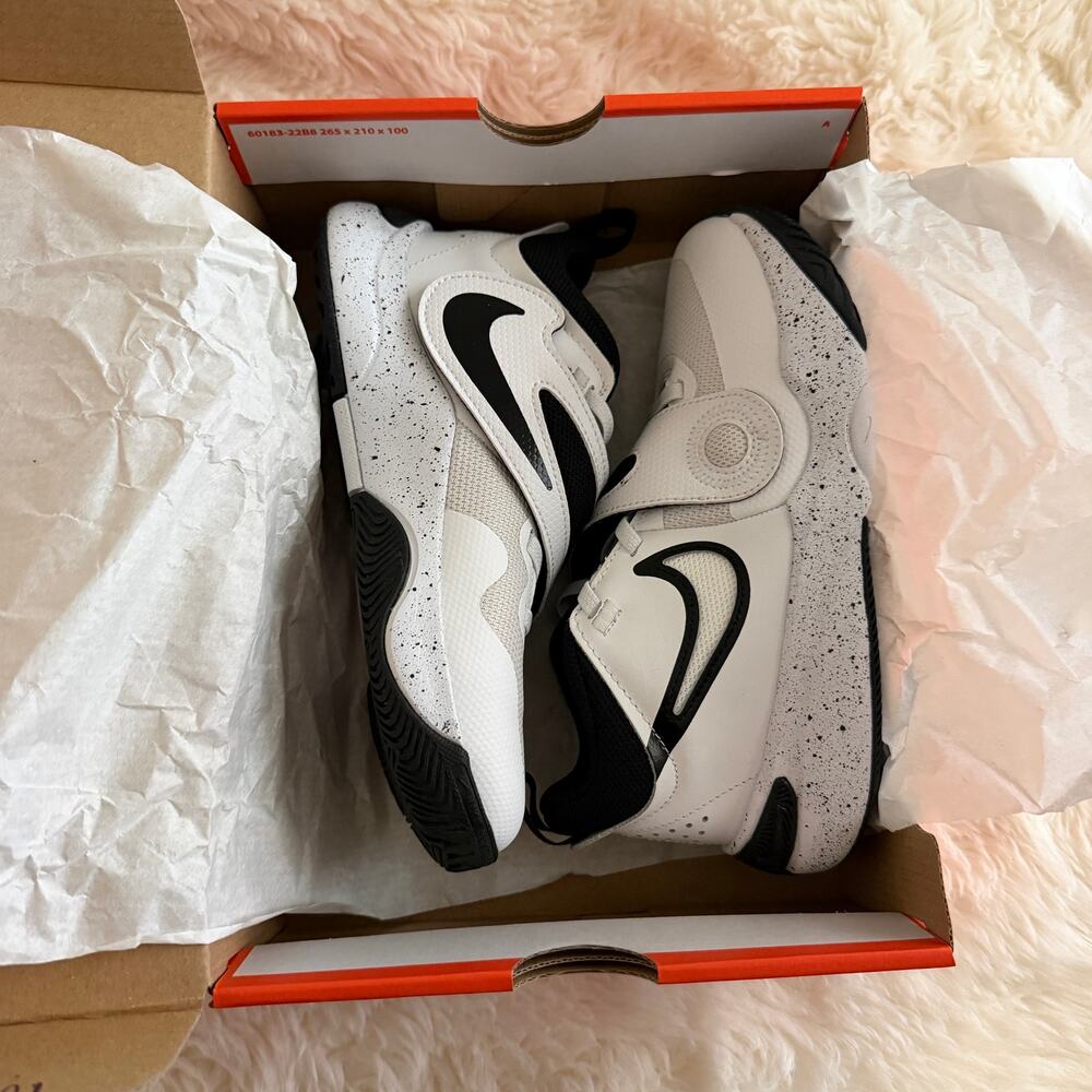 NEW Nike Team Hustle D 11 ps Kids Basketball Shoes Size 2Y